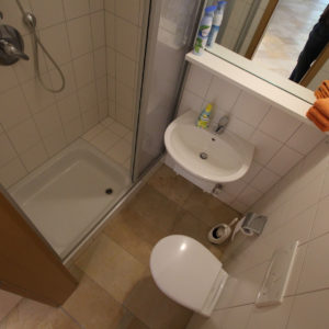 Separates WC mit Dusche